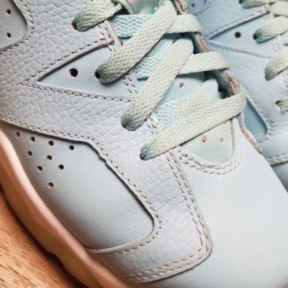 Air Jordan 6 Retro "Pantone" Sneakers /Sz 6.5 - Picture 5 of 8